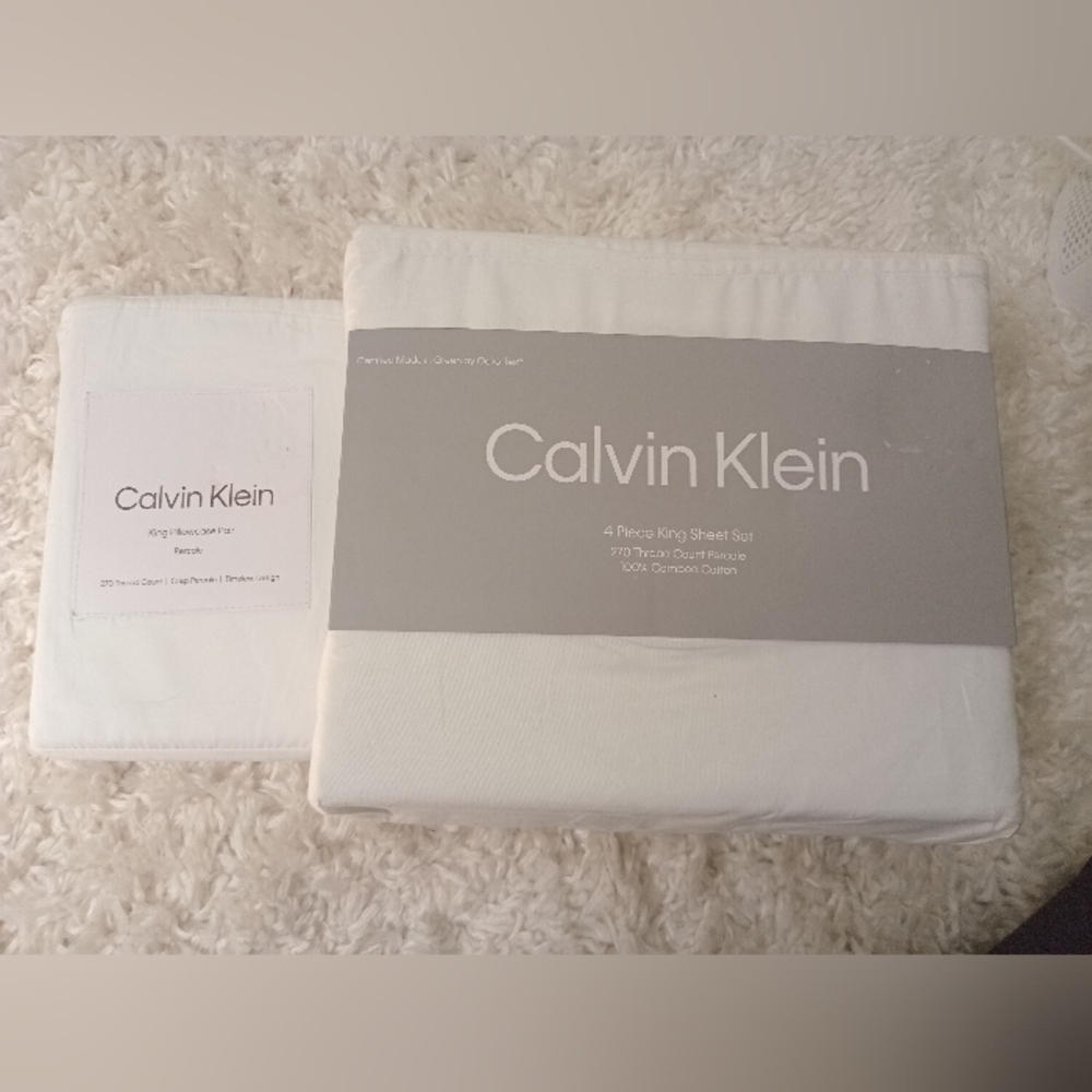 Calvin Klein king percale Sheet set 4 PC white and 2 pillowcase set